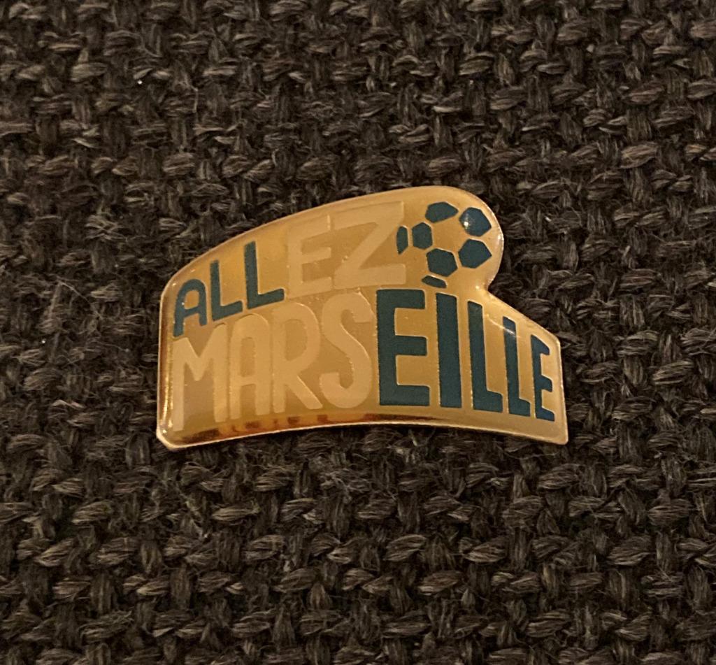 PIN - OLYMPIQUE MARSEILLE - VOETBAL - FOOTBALL, Verzenden, Gebruikt, Sport, Speldje of Pin