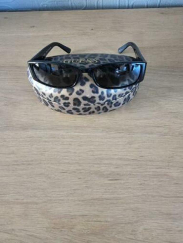 Guess dames zonnebril, Handtassen en Accessoires, Overige merken, Zonnebril, Zwart, Ophalen of Verzenden
