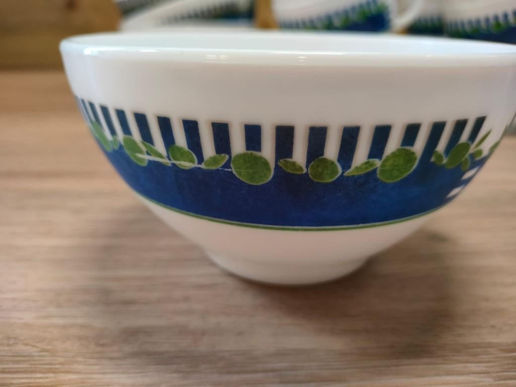 4 kommen met blauw-groene rand Arcopal, Ophalen of Verzenden, Gebruikt, Glas, Kom(men)