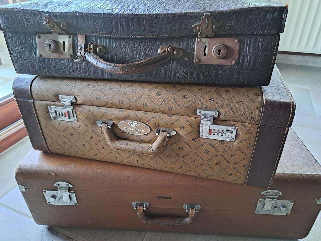 Retro valiezen / oude koffers voor decoratie, Enlèvement, Utilisé