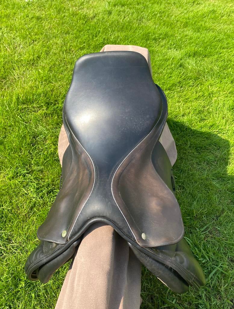 Twee zadel te koop, Dieren en Toebehoren, Paarden en Pony's | Zadels, Gebruikt, Dressuur, Ophalen