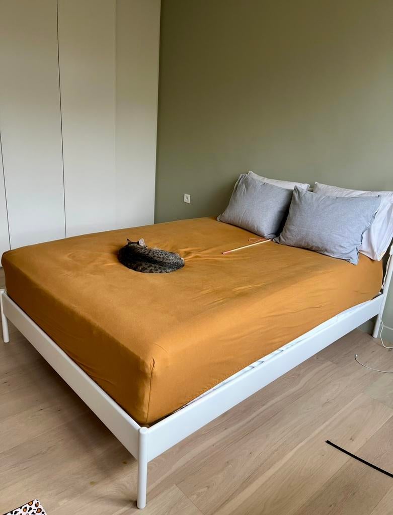 Bed Nesttun - IKEA (evt met matras), Huis en Inrichting, Slaapkamer | Bedden, Zo goed als nieuw, Tweepersoons, 160 cm, 200 cm