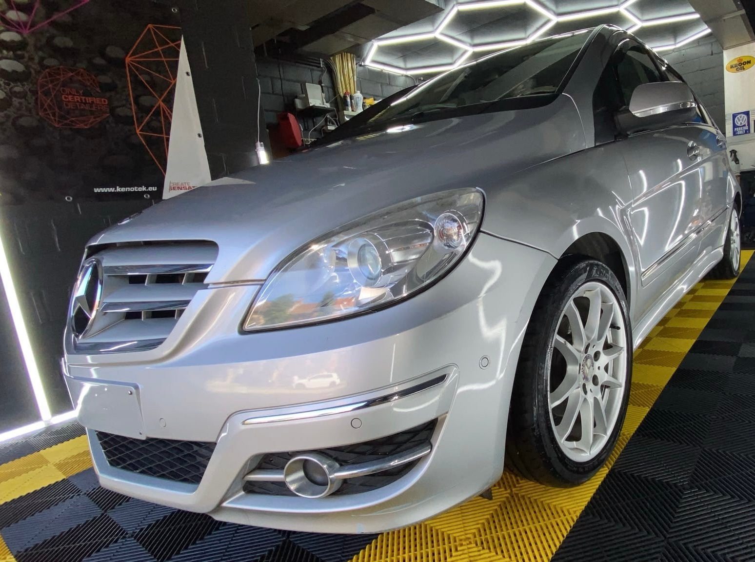 Mercedes B160 | Automaat | In zeer nette staat! | Lage KM, Auto's, Mercedes-Benz, Automaat, Zwart, Leder, Bedrijf