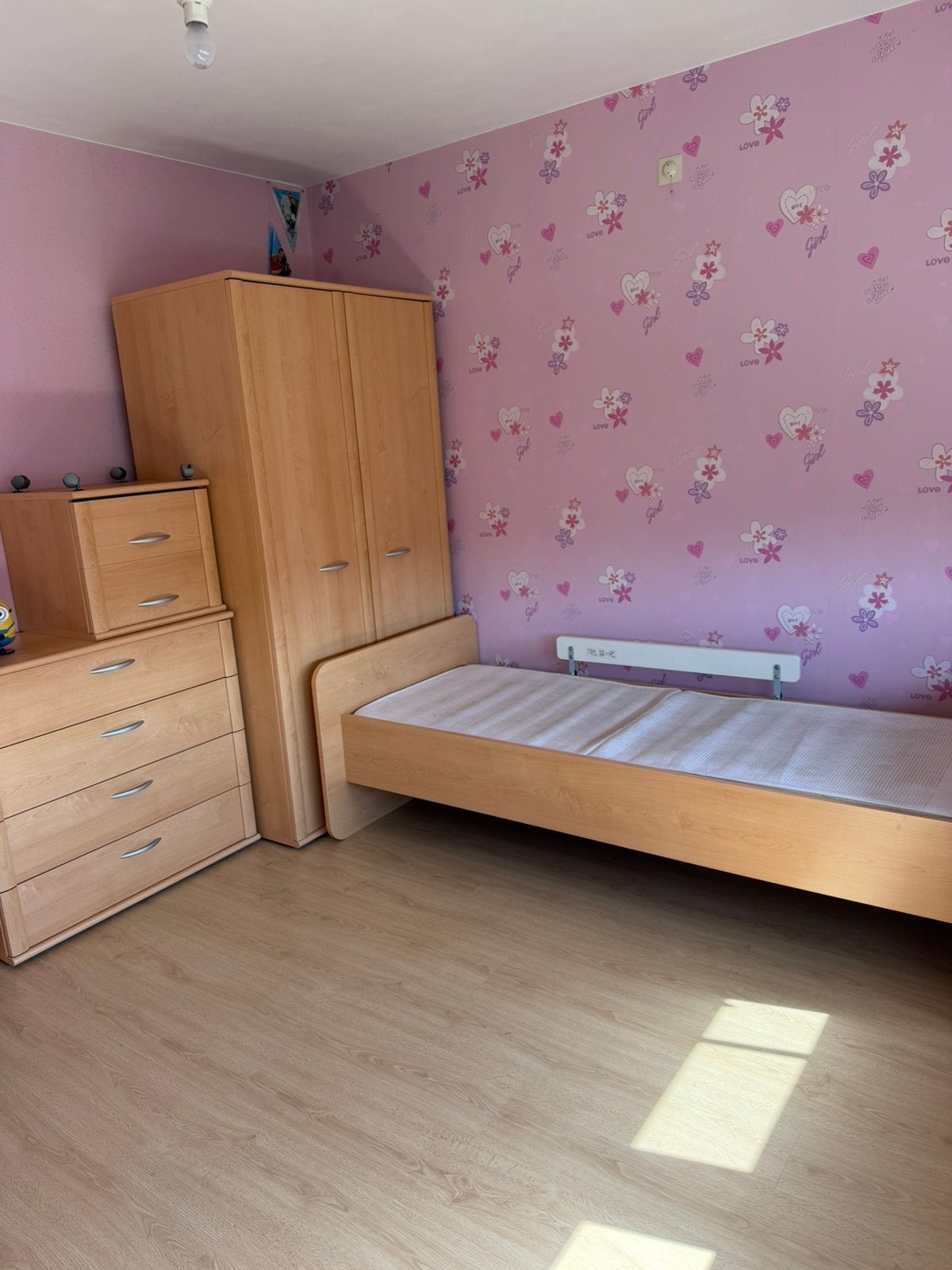Kinder Slaapkamer, Enlèvement