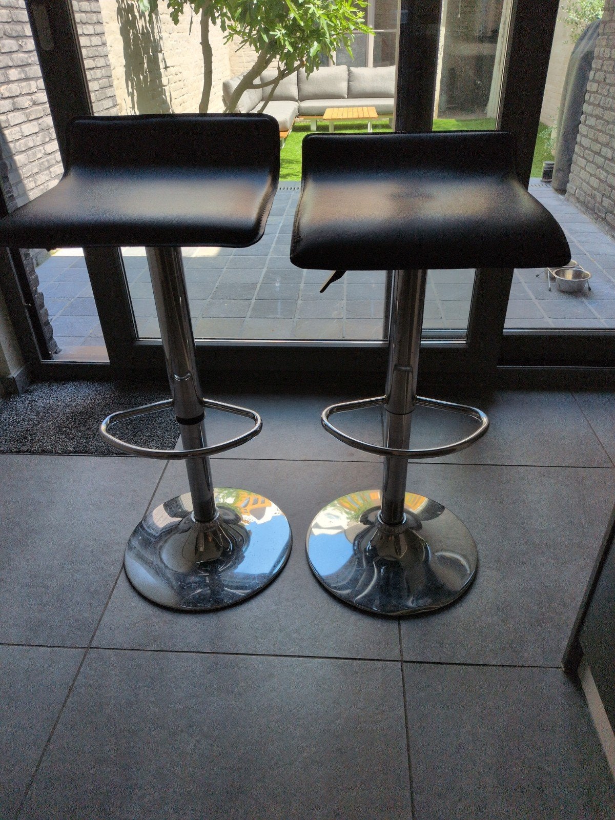 2 barstoelen, Ophalen