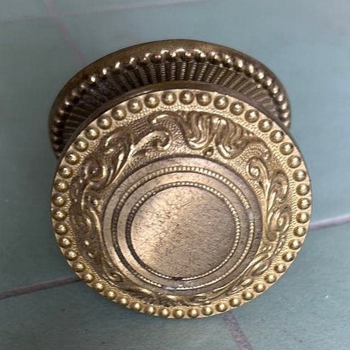 Bouton de porte laiton massif Italie style Louis XVI, Enlèvement