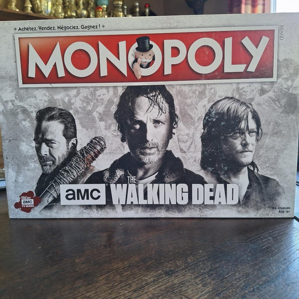 MONOPOLY WALKING DEAD AMC + OVERLEVINGSGIDS VOOR ETEN, Vijf spelers of meer, Verzenden, Gebruikt, Hasbro