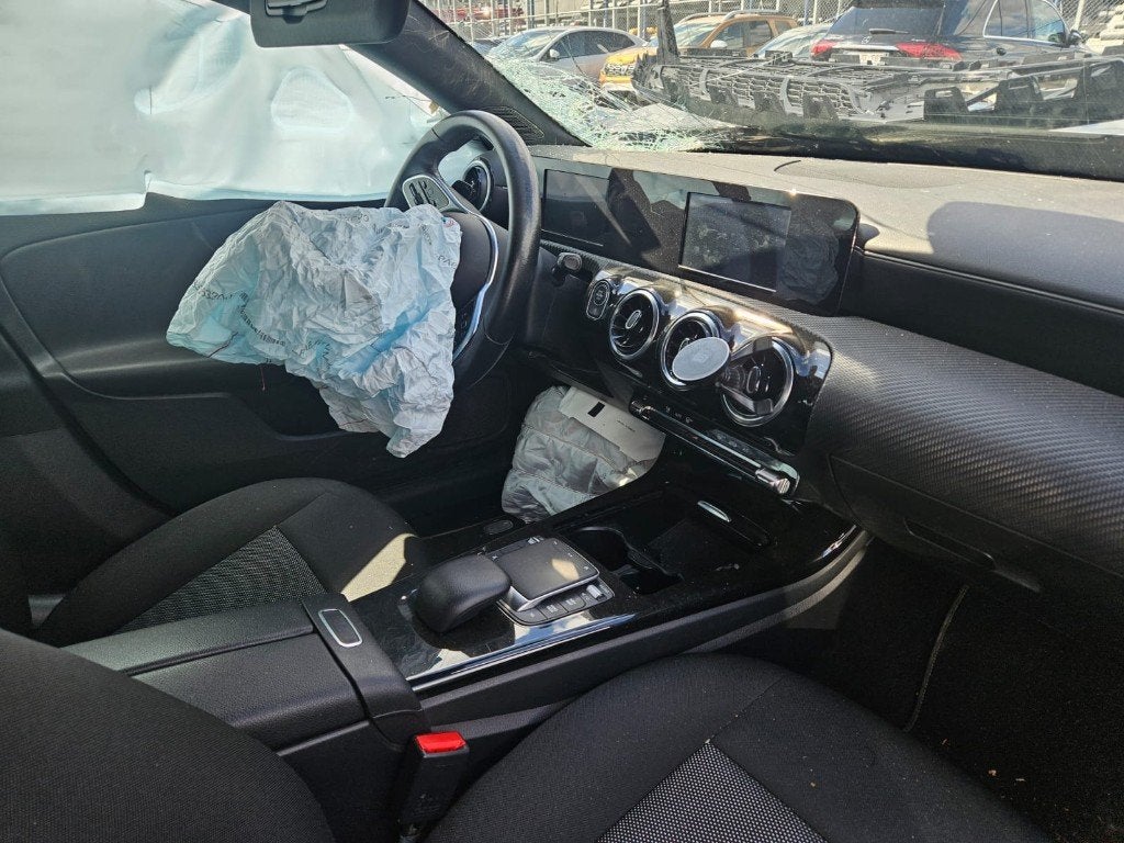 Mercedes-Benz CLA 180 d ACCIDENTEE BOITE AUTO AIRCO GPS, Autos, Achat, Euro 6, Entreprise, Noir