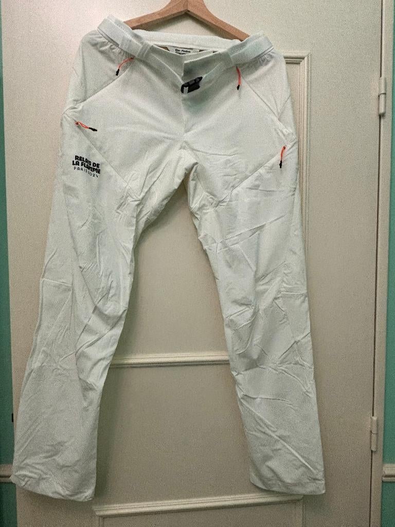 Pantalon du Relais de Flamme - JO Paris 2024- Taille M, Vêtements | Hommes, Vêtements de sport, Neuf, Enlèvement ou Envoi, Blanc