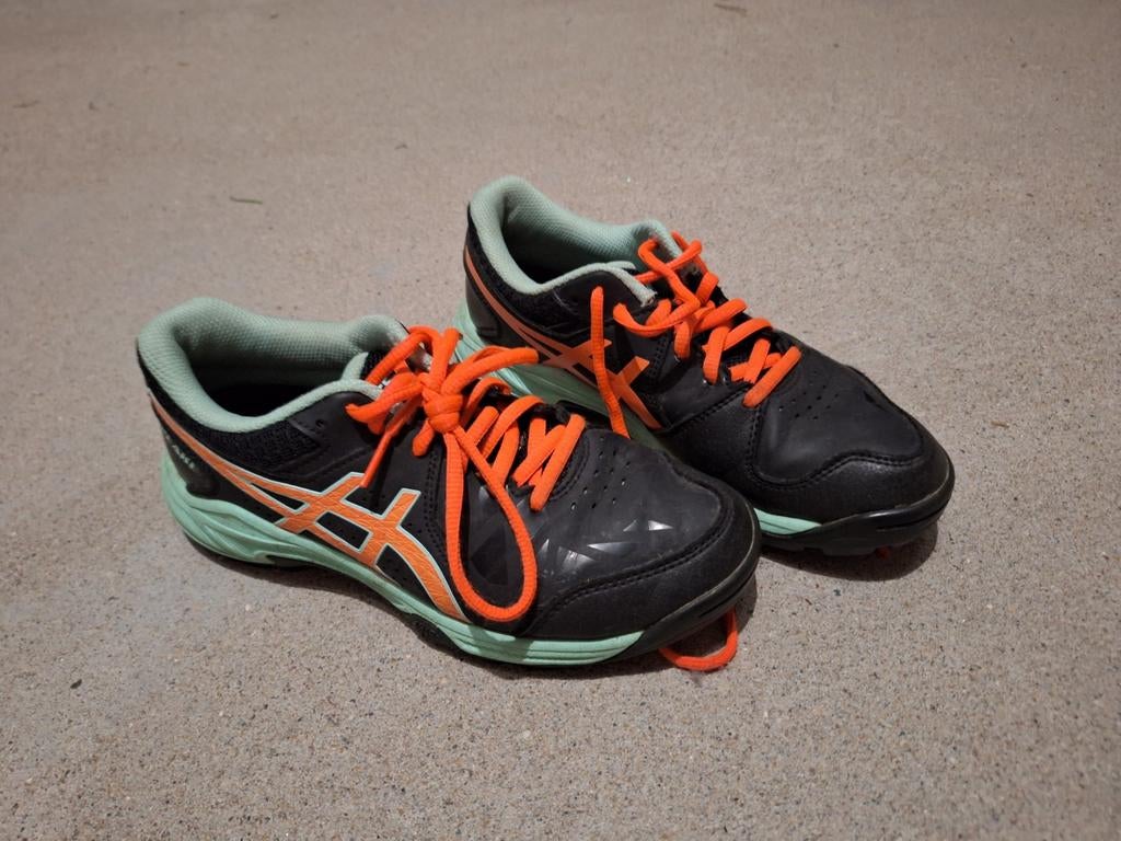 Hockeyschoenen outdoor 35,5, Sport en Fitness, Hockey, Ophalen, Gebruikt, Schoenen