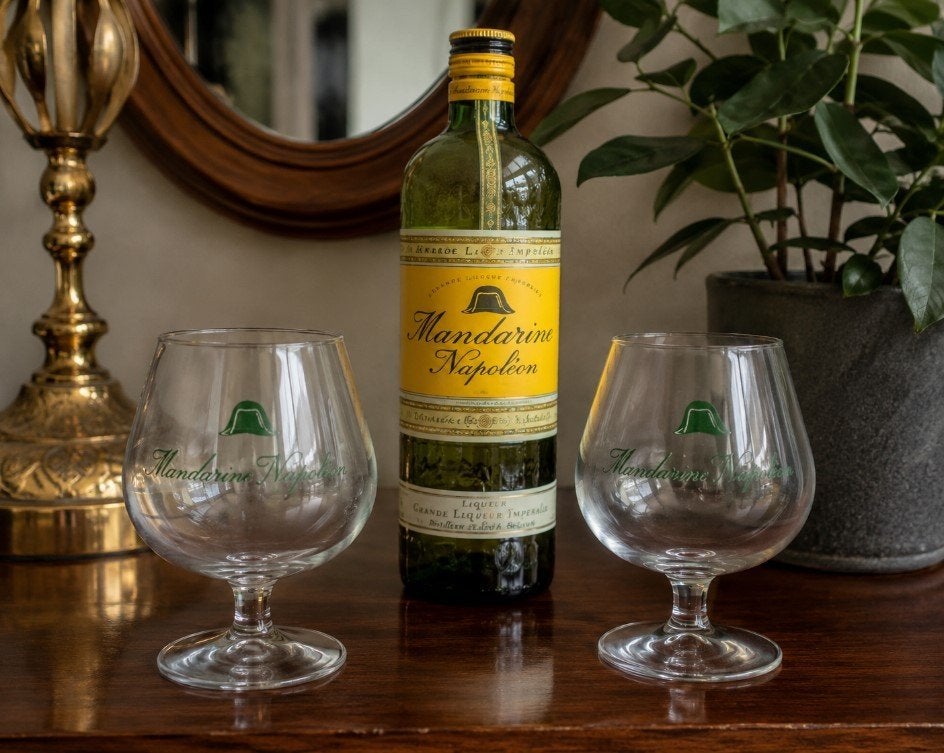 2 rares verres à ballon vintage liqueur Mandarine Napoléon, Enlèvement ou Envoi, Comme neuf, Verres et Verres à shot
