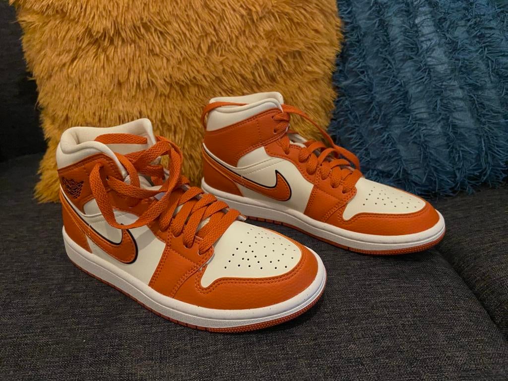 Nike Air Jordan 1 middelgrote maat 36, Jongetje of Meisje, Overige typen, Nieuw, Ophalen of Verzenden