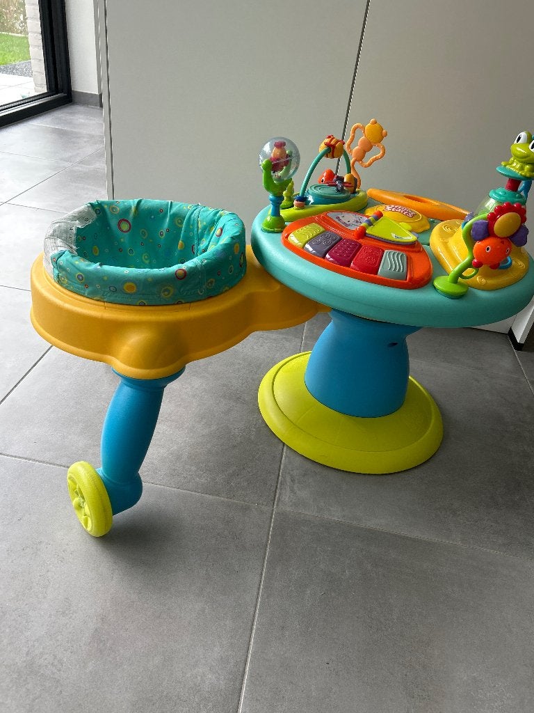 Table de jeu avec siège - Bright Stars, Enfants & Bébés, Enlèvement, Utilisé