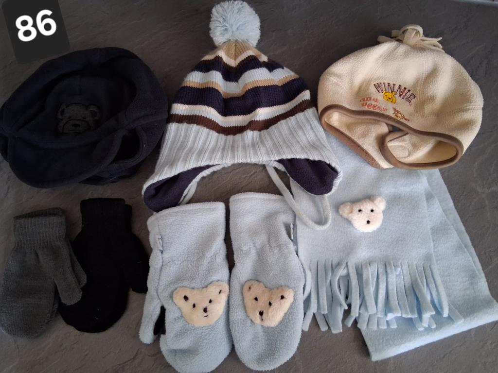 Set mutsen sjaal wanten maat 86, Kinderen en Baby's, Babykleding | Mutsen, Sjaals en Wanten, Ophalen of Verzenden, Maat 86, Sjaal