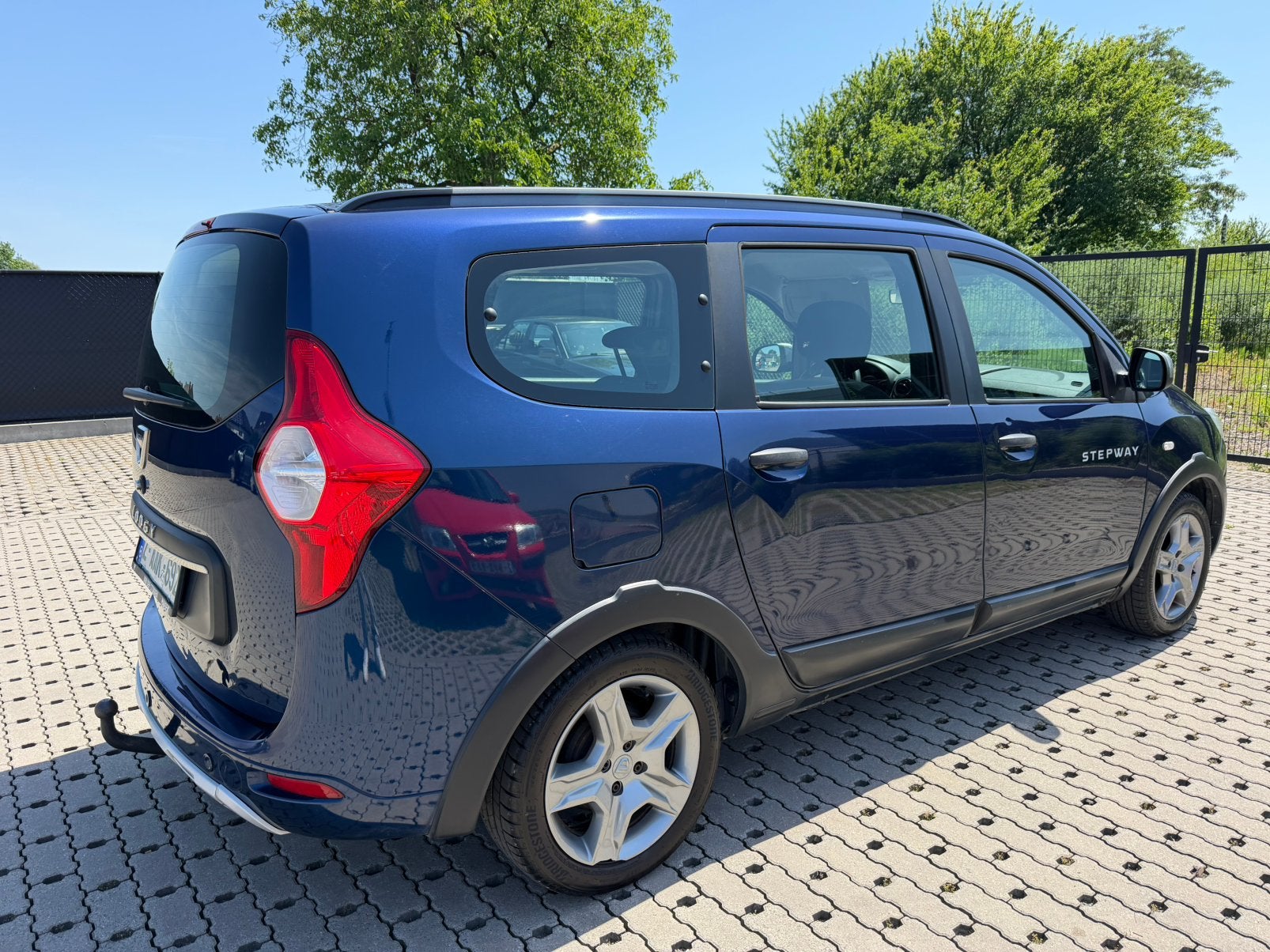 Dacia Logan 1.2 benzine 110 pk jaar 2018, Auto's, Dacia, Euro 6, 5 deurs, Lodgy, Bedrijf
