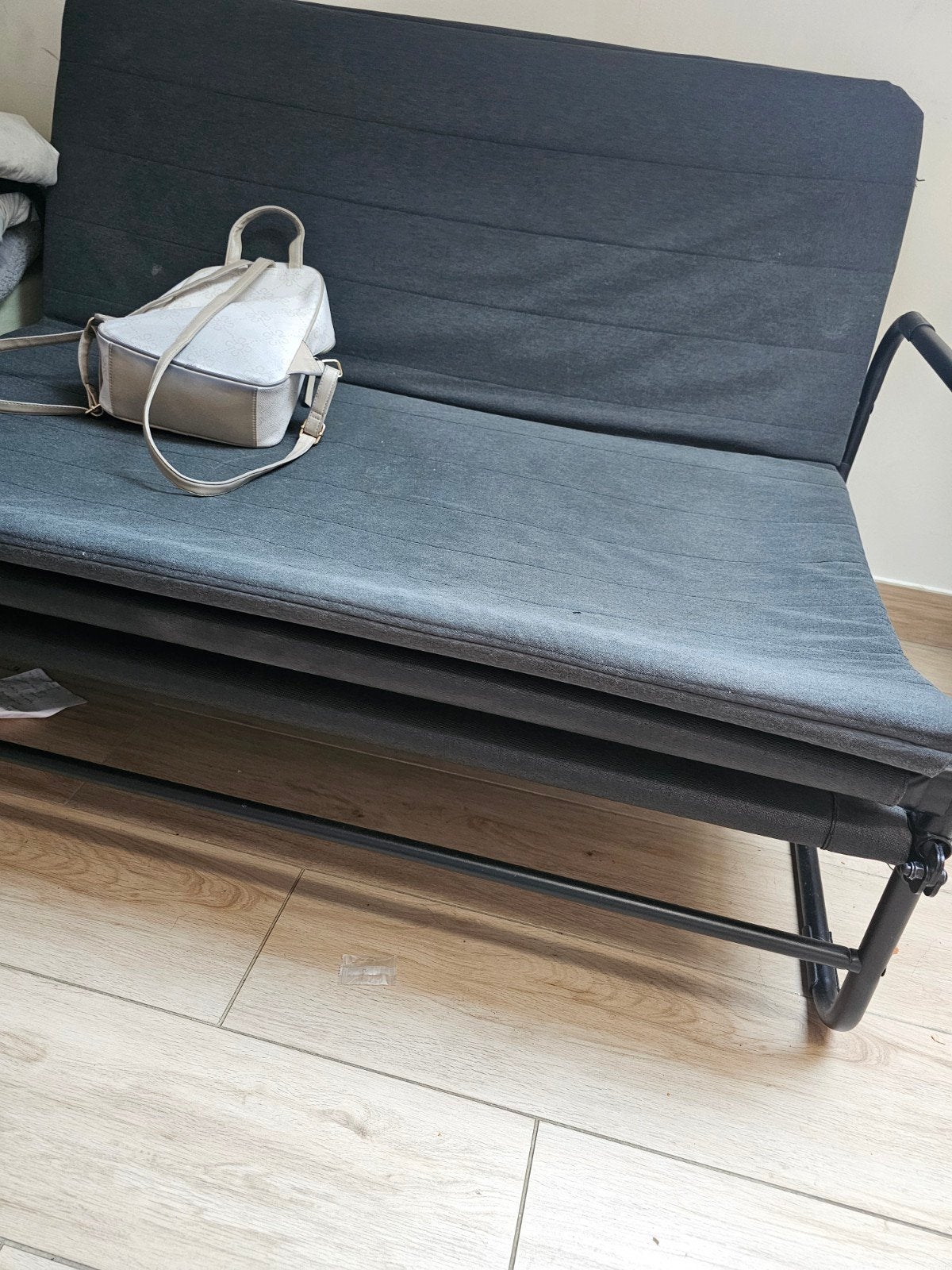 GRATIS: Slaapbank + 3 stoelen, Ophalen of Verzenden, Zo goed als nieuw, Tweepersoons, Grijs