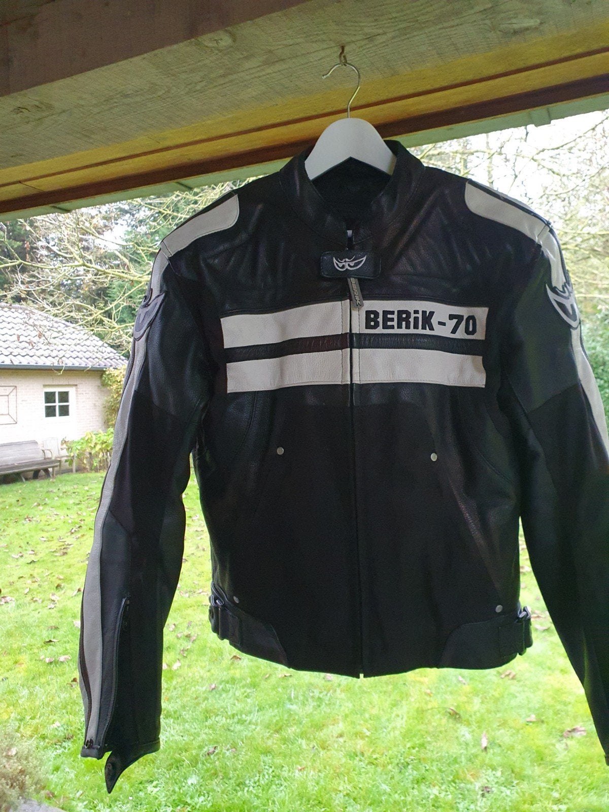 Mooie leren motojack BERIK, Ophalen