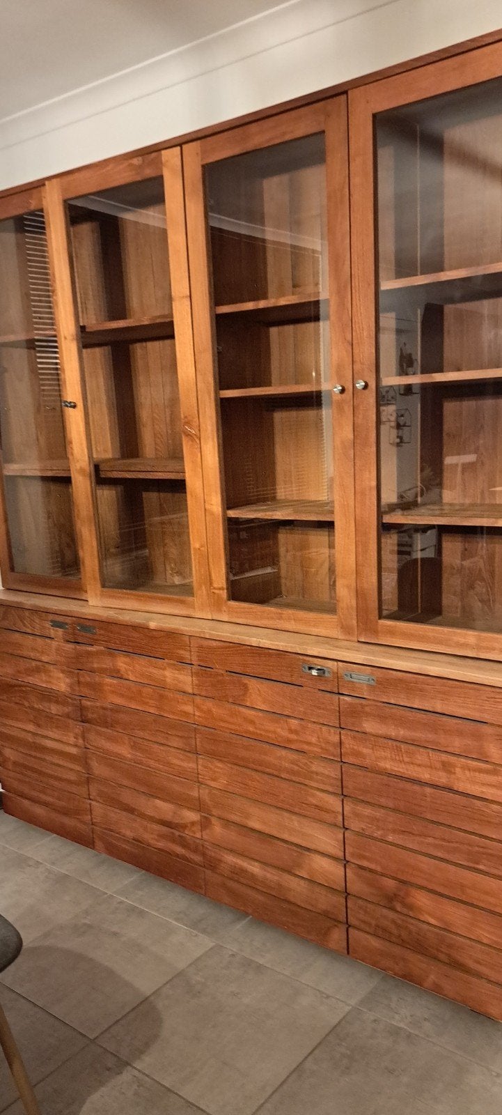 teak houten vitrinekast, Huis en Inrichting, Ophalen, Zo goed als nieuw