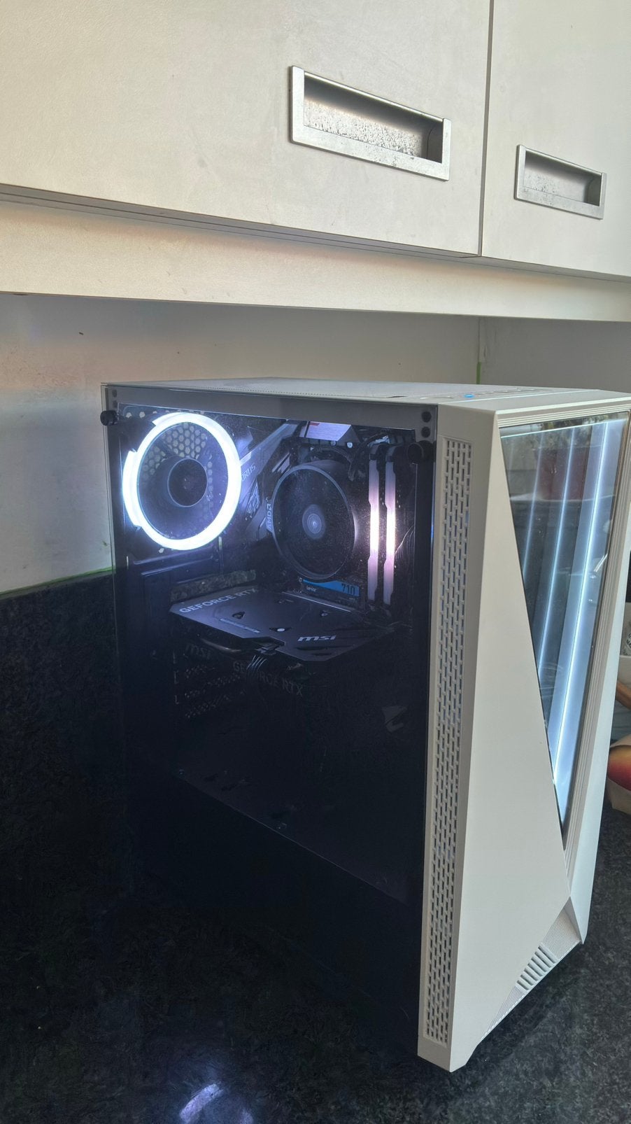 Krachtige Witte Gaming PC (RTX 4060 Ti / Ryzen 5) + Extra's!, Computers en Software, Ophalen, Zo goed als nieuw, Gaming, SSD