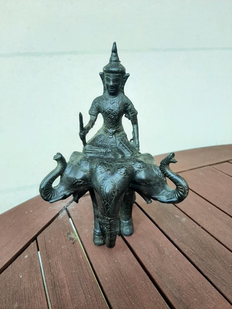 Grande figure Bouddha sur éléphant à 3 têtes, Enlèvement ou Envoi, Utilisé