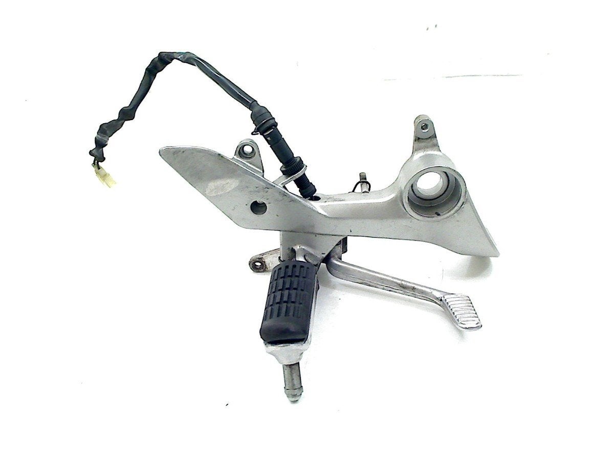 REPOSE PIEDS AVANT DROIT Honda, Dhr. S. di Majo, Utilisé, Info@cama-motorparts.nl, P.J. Troelstraweg 8 8
3144 CX  MAASSLUIS, NL