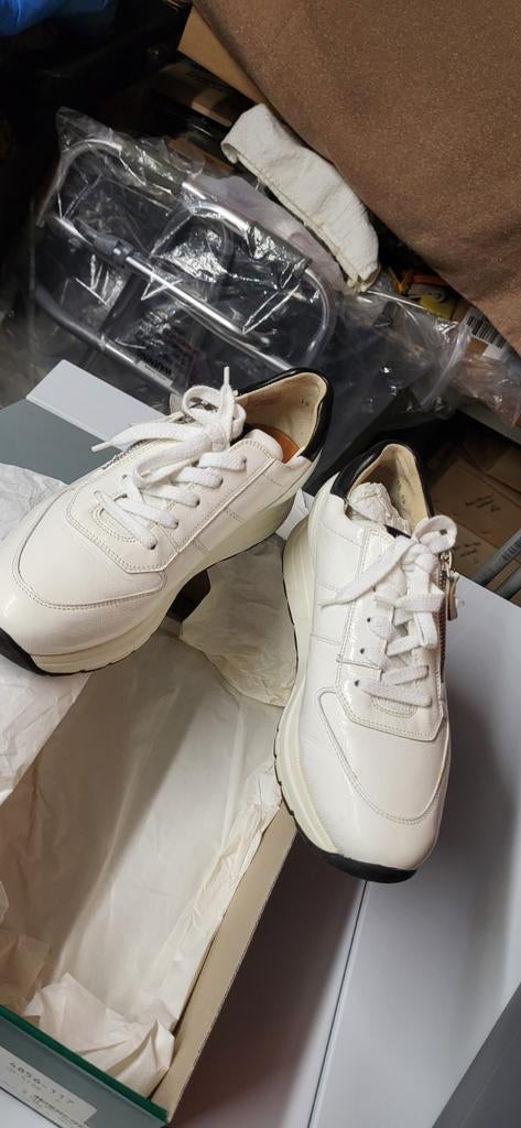 Witte lak sneaker  met ritssluiting Paul Green, Kleding | Dames, Schoenen, Wit, Ophalen of Verzenden, Zo goed als nieuw, Sneakers