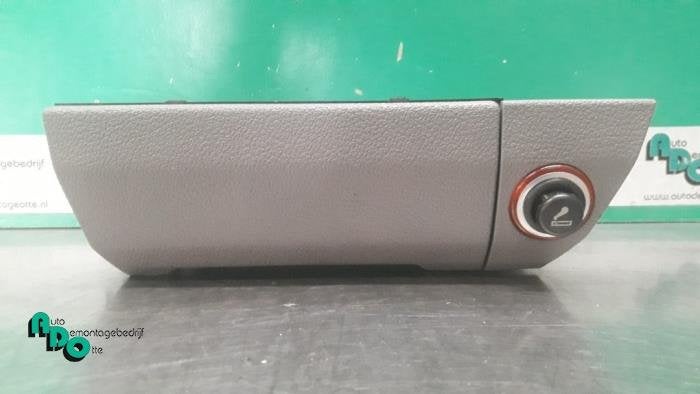 Cendrier avant d'un Volkswagen Touran (Touran 03-), Volkswagen, -, 3 mois de garantie, Utilisé