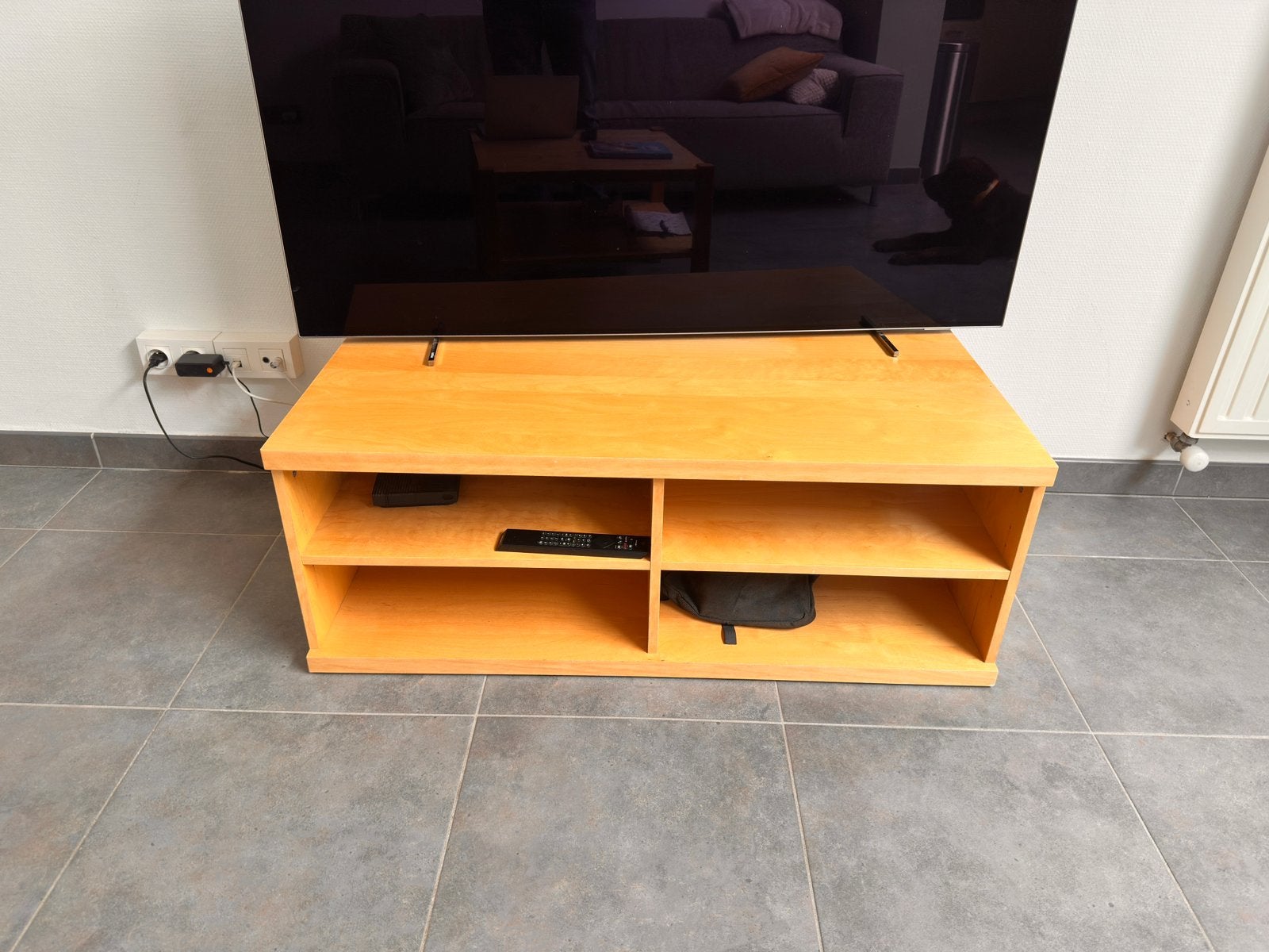gratis tv meubel 107x60x40, Huis en Inrichting, Kasten |Televisiemeubels, Ophalen, Zo goed als nieuw