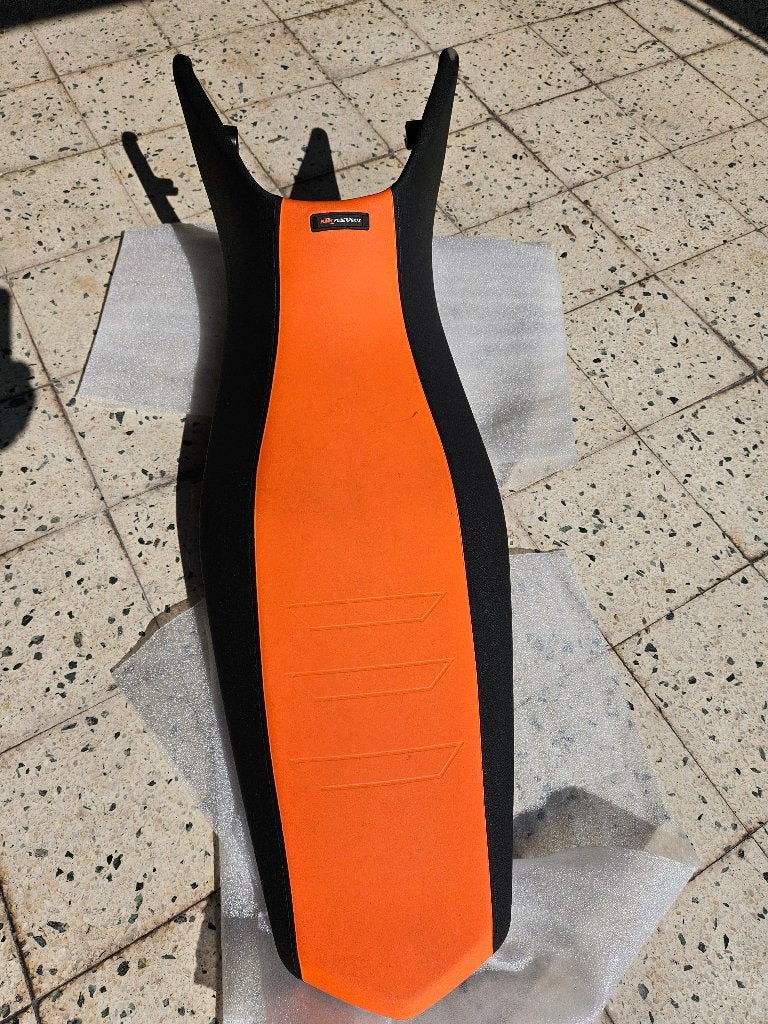 Ktm 890 smt verhoogd zadel, Motoren, Particulier, Nieuw