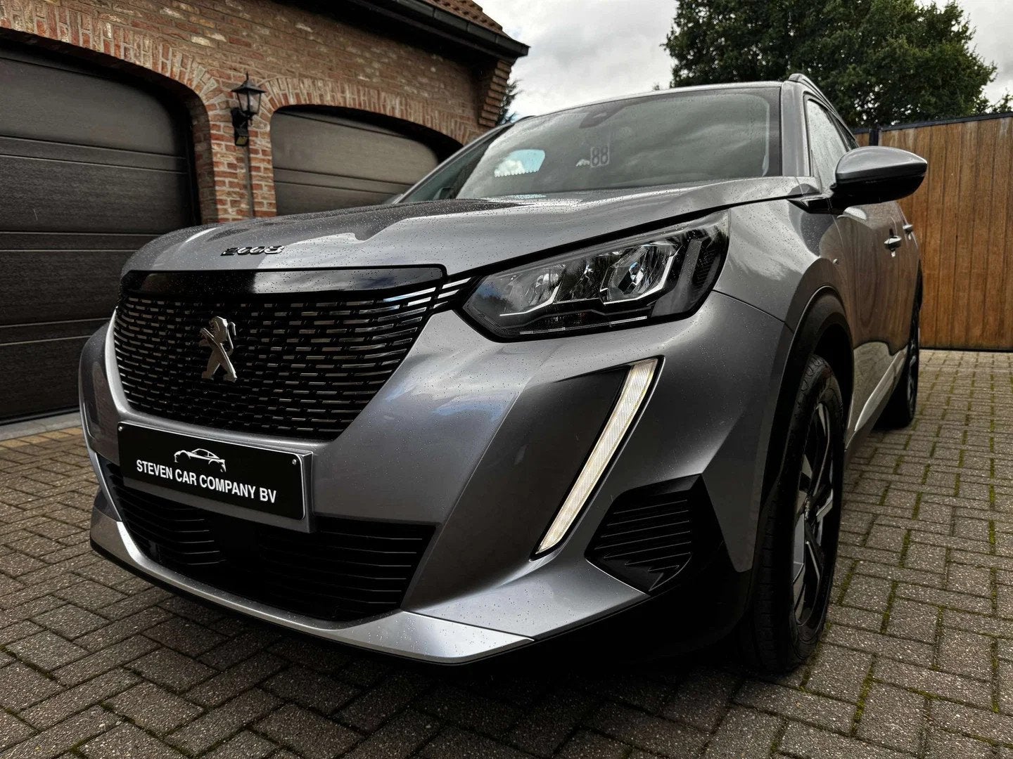 Peugeot 2008 | ALLURE | FULL LED | NAVI | CARPLAY | LEDER |, Autos, Euro 6, Entreprise, Boîte manuelle, Noir