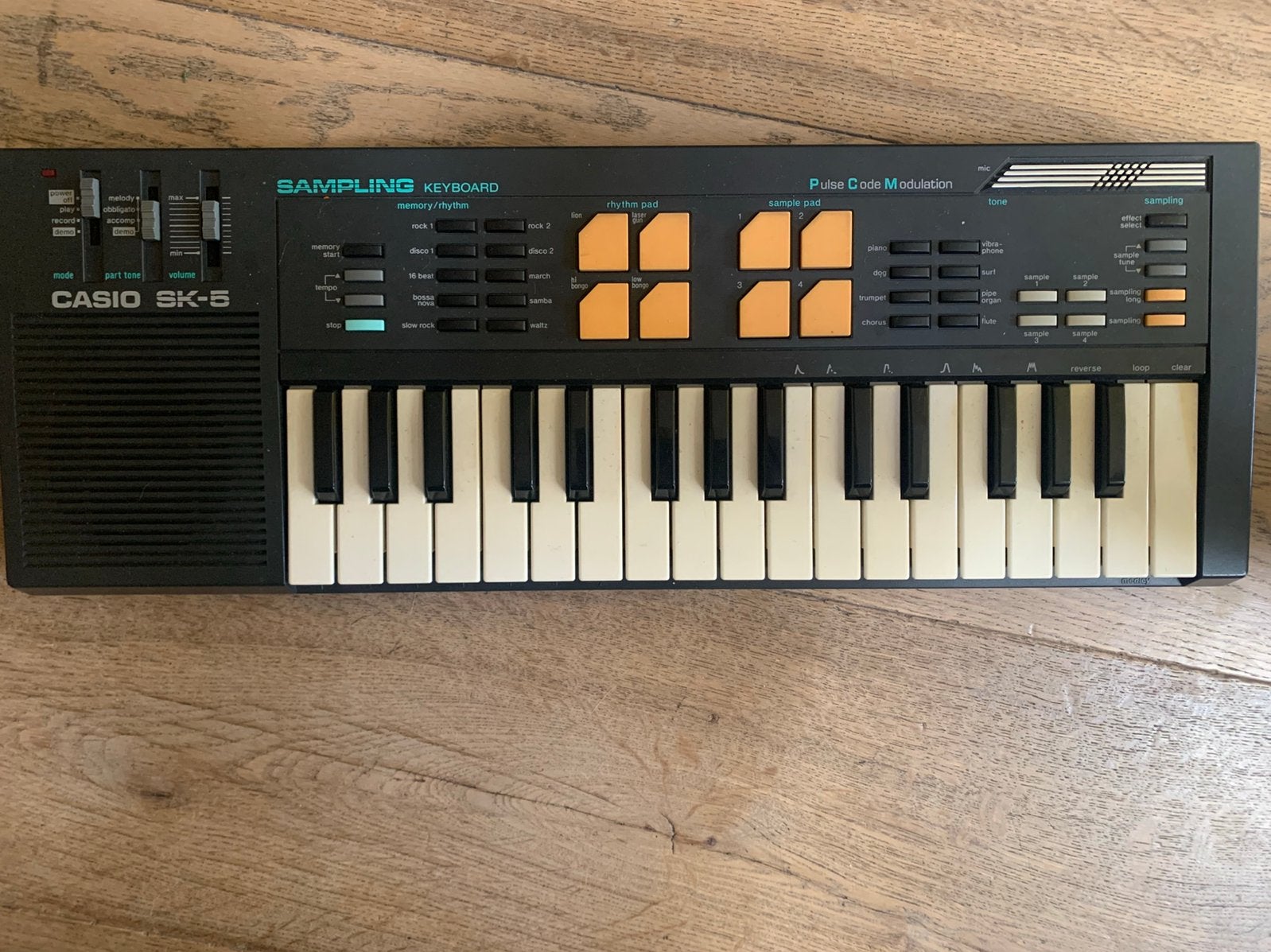 Casio SK 5, Muziek en Instrumenten, Midi-apparatuur, Ophalen of Verzenden, Zo goed als nieuw
