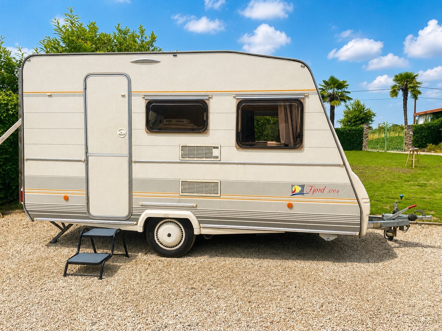 Zeer goed onderhouden caravan Sterckeman 370, 4 persoons, Sterckeman, Rondzit, Bedrijf, 500 - 750 kg