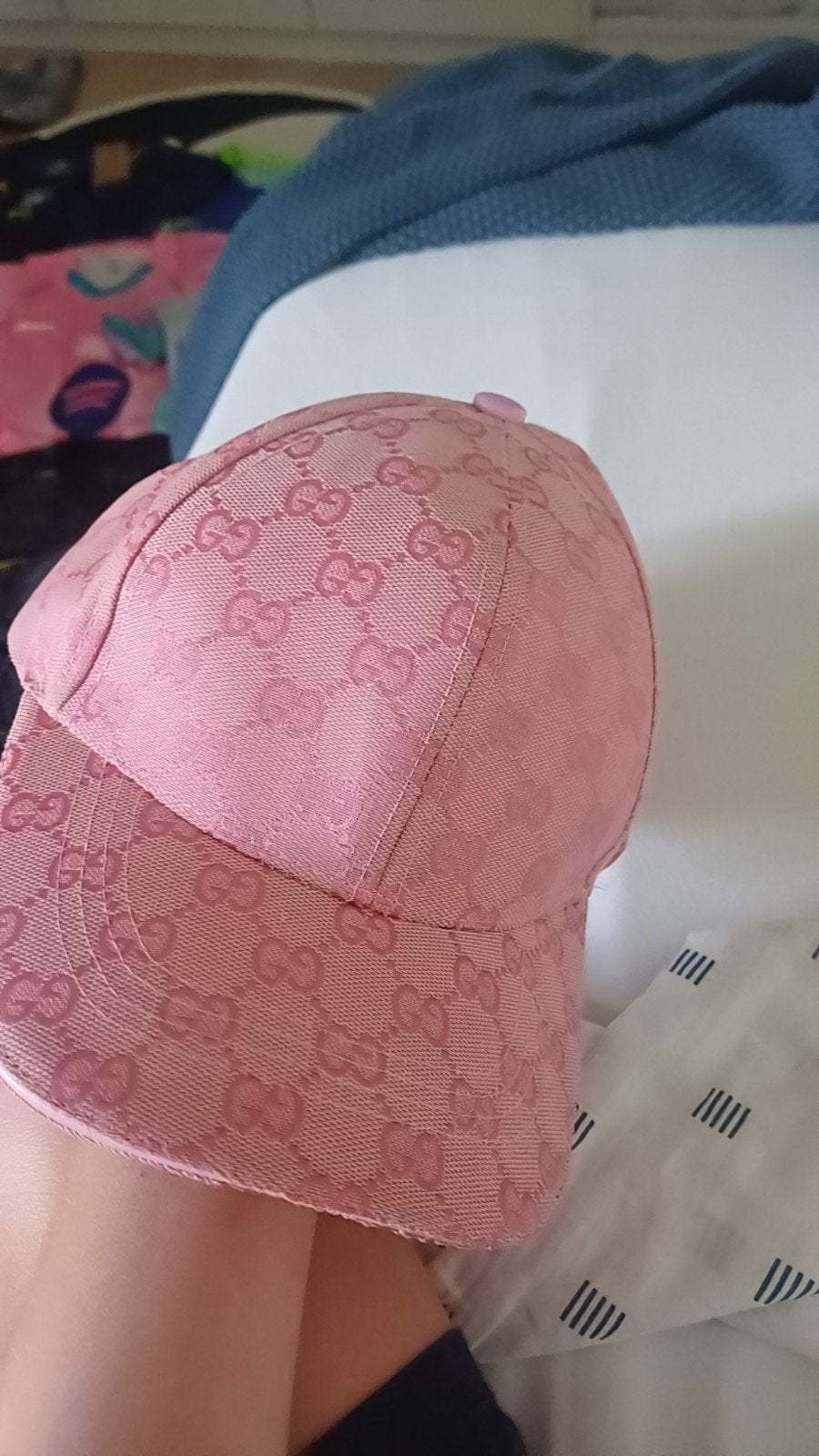 roze gucci pet, Envoi, Casquette