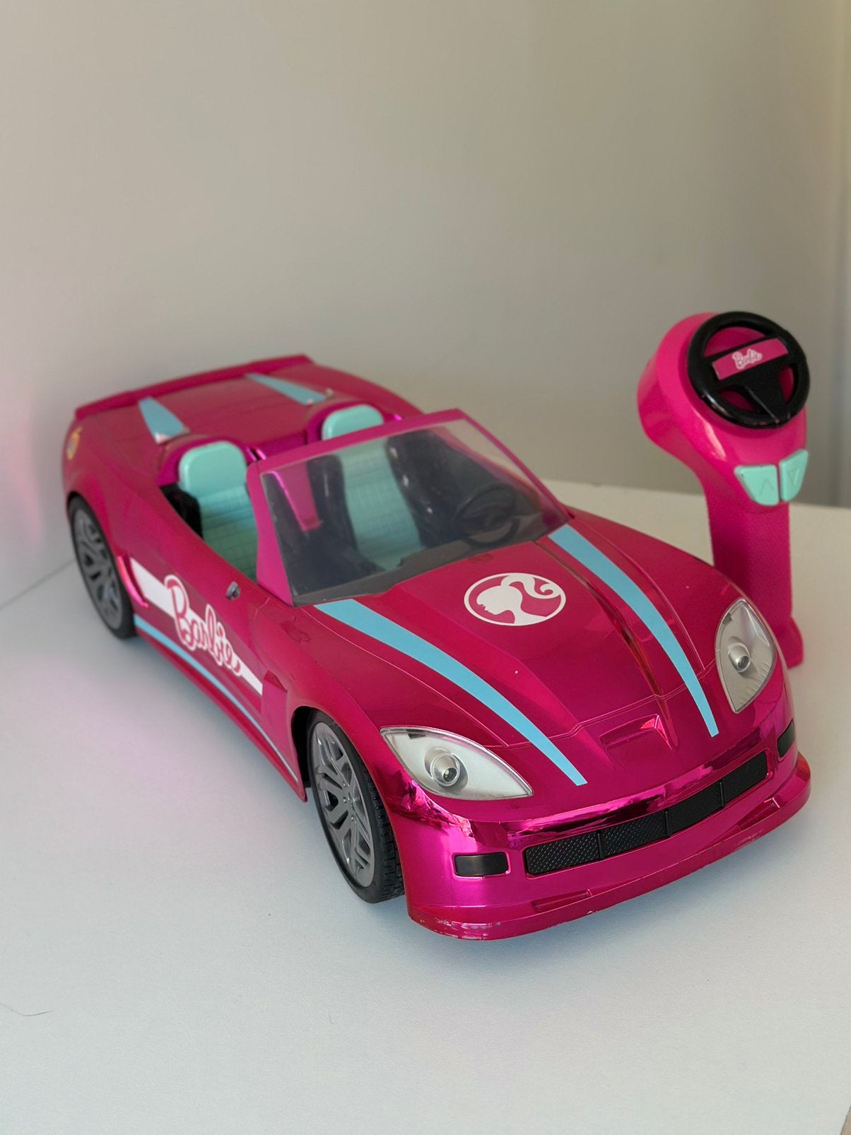 Voiture télécommandée Barbie RC Dream Car rose métallisé, Enfants & Bébés, Enlèvement, Utilisé, Barbie