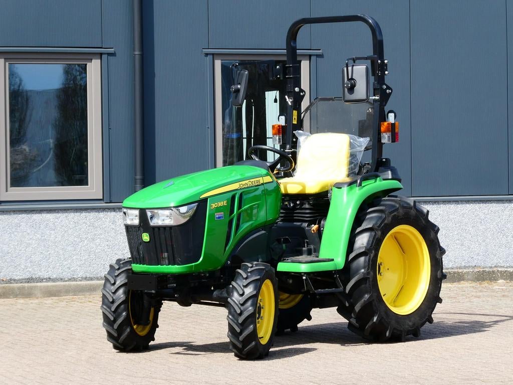 John Deere 3038E 4wd HST / 0266 Draaiuren / Stage-V, John Deere, Gebruikt, De Maalstroom 3
8255 RN  Swifterbant, VM Service