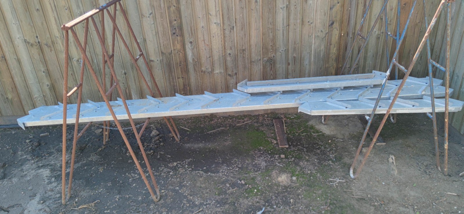gegalvaniseerde trapwangen, Bricolage & Construction, Échelles & Escaliers, Comme neuf, Escalier, Enlèvement