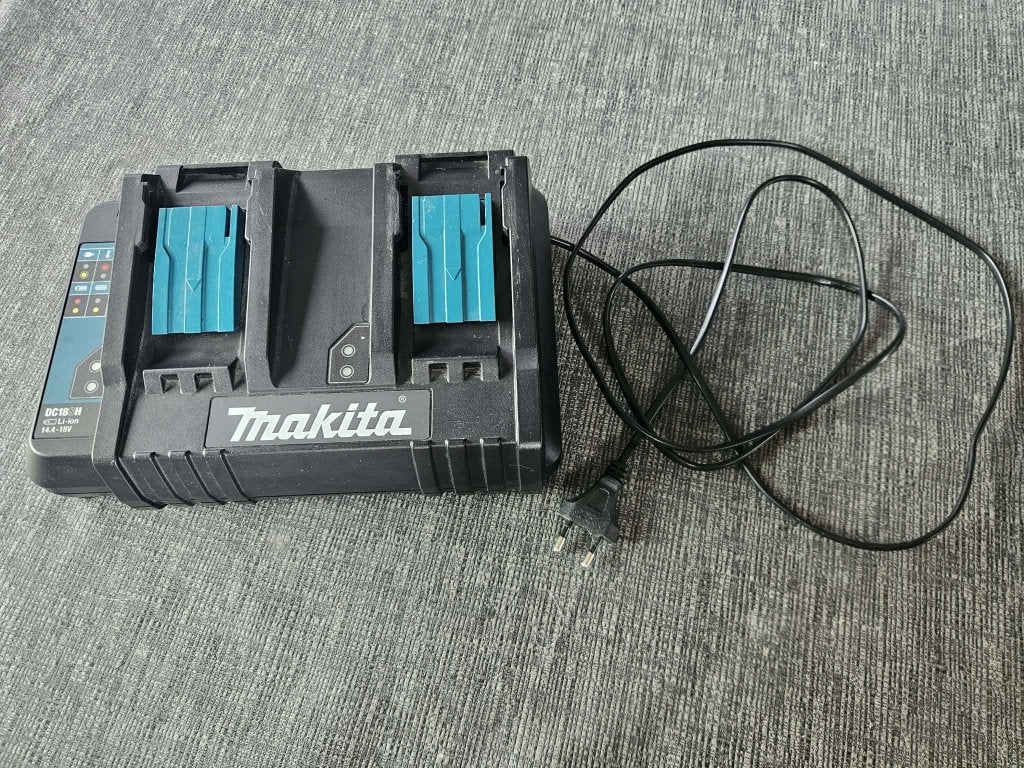 Makita duo-oplader 18V, Doe-het-zelf en Bouw, Gereedschap | Handgereedschap, Ophalen, Zo goed als nieuw, Overige typen, Makita