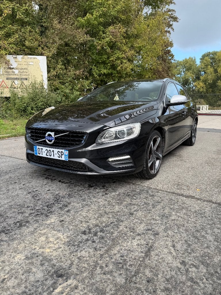 Volvo V60 D4 R-Design - Euro 6 - Automatique - toit ouvrant, Auto's, Automaat, https://public.car-pass.be/vhr/0d47661d-1d24-4f92-92a1-fea299929859
