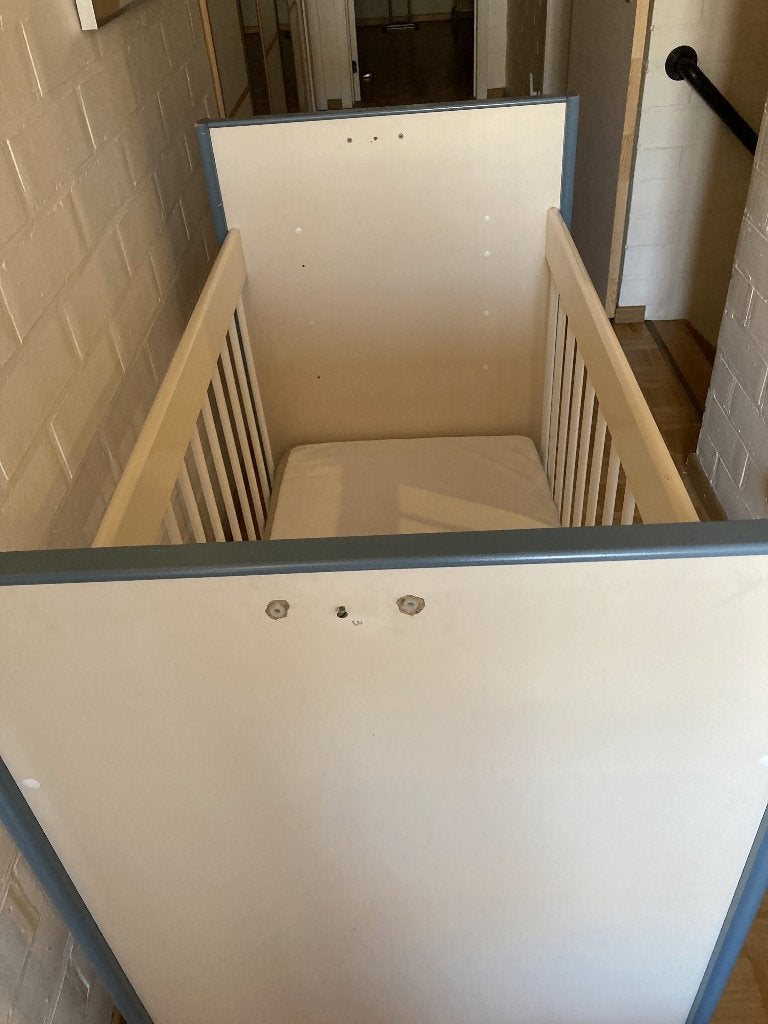 Kinderbedje met matrasje (bijna nieuw) en lattenbodem, Kinderen en Baby's, Kinderkamer | Bedden, Gebruikt, 70 tot 85 cm, Minder dan 140 cm