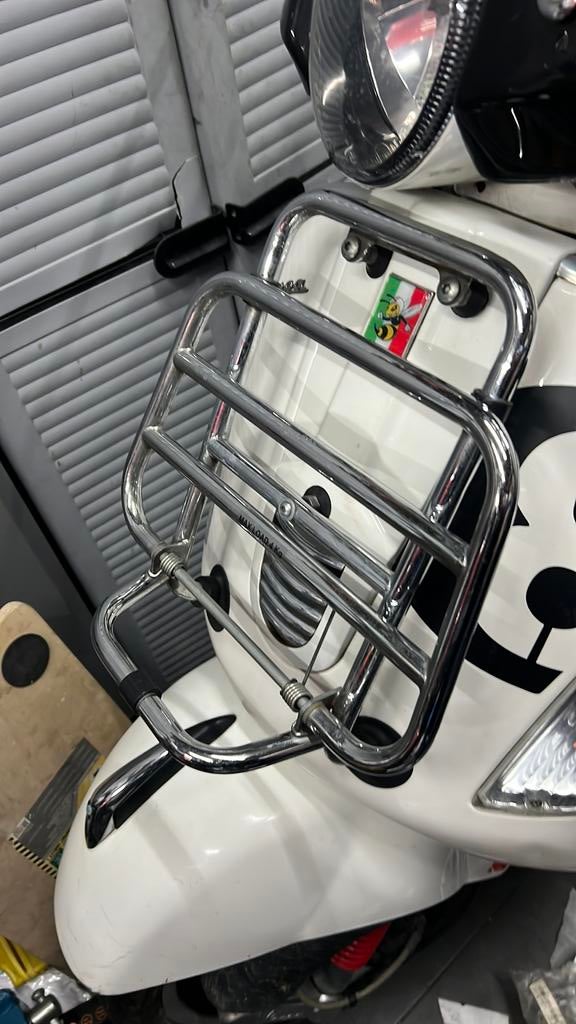 Porte paquets avant Vespa 125Gts/Gt/Gtv etc.., Ophalen, Zo goed als nieuw
