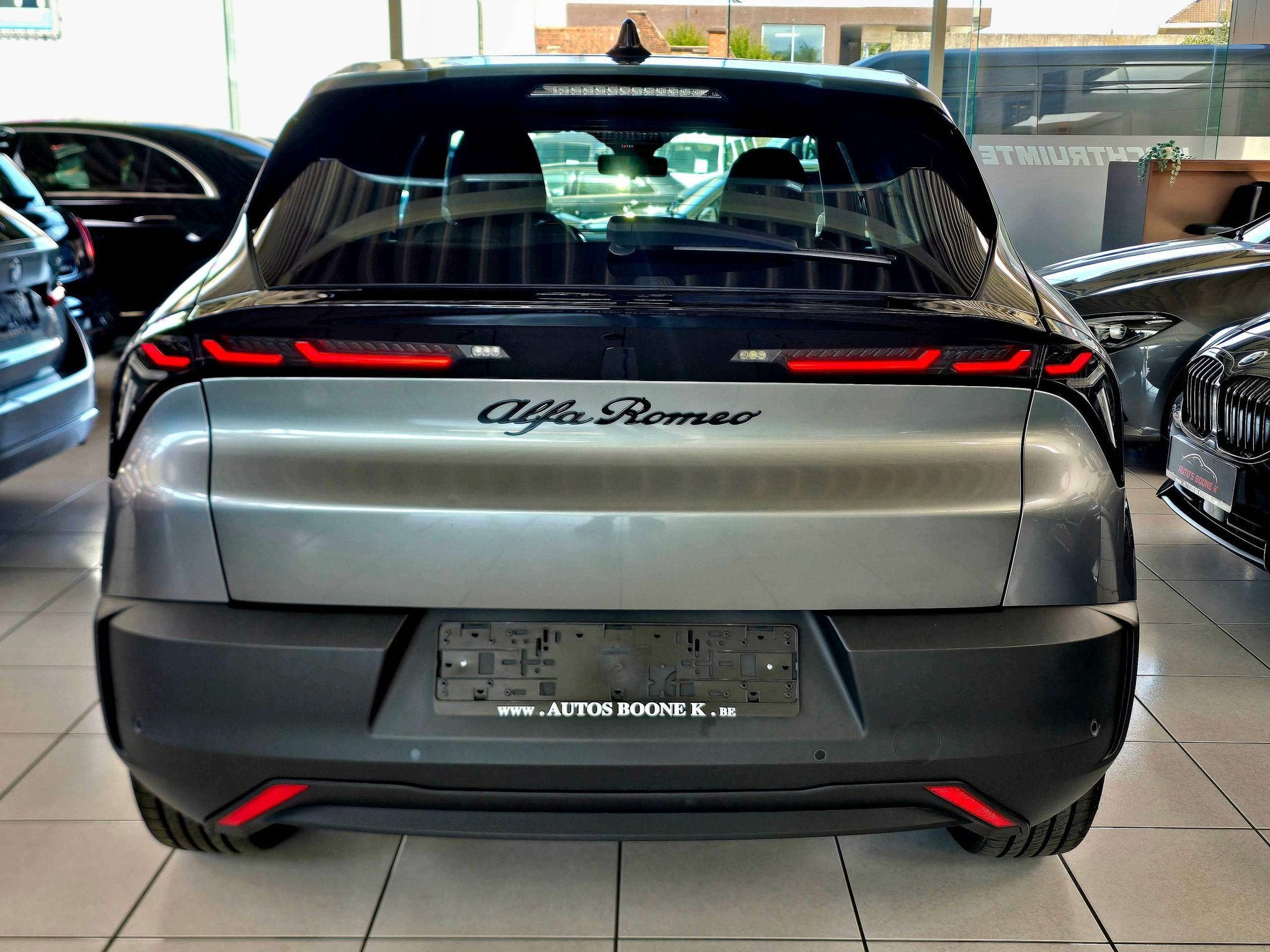 Alfa Romeo e-Junior 54 kWh Elettrica / Apple + android / Led, Autos, Alfa Romeo, Noir, 5 portes, 5 places, Automatique