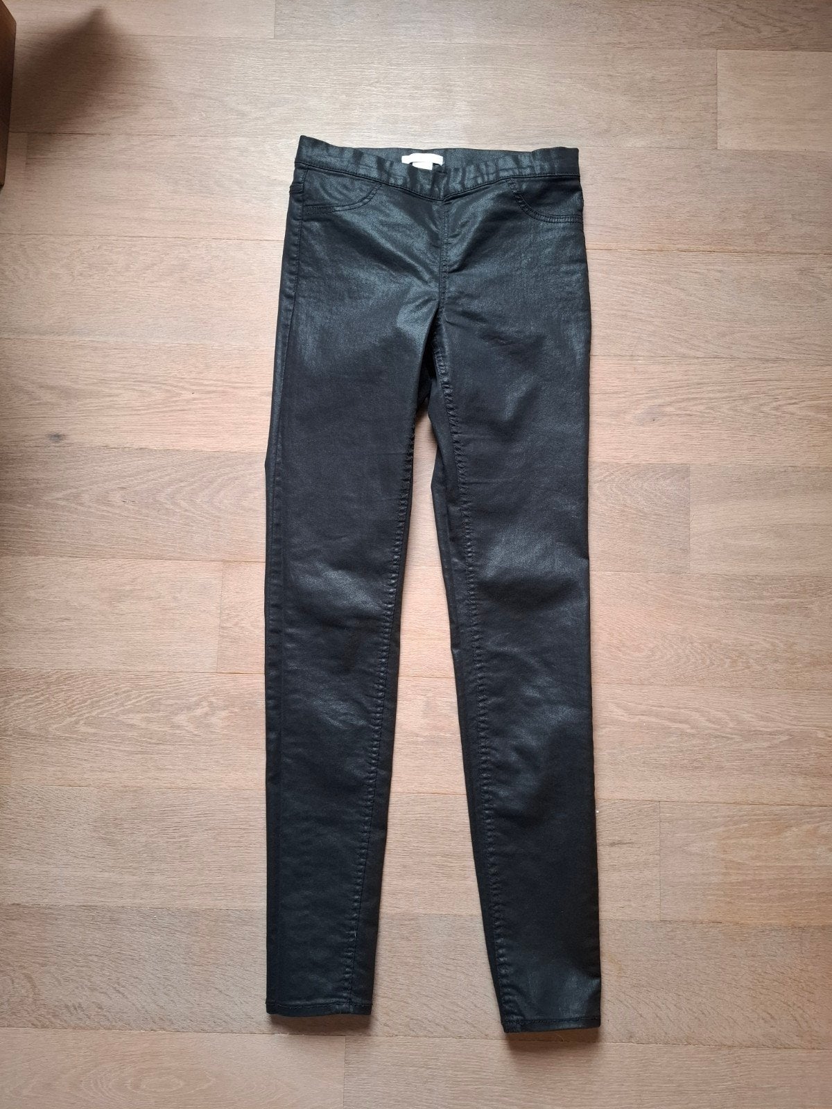 Zwarte blinkende broek, maat xs, H&M, Enlèvement ou Envoi, Porté, Noir