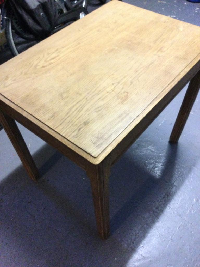 Table en bois très décorative et pratique, Maison & Meubles, Ancien, Quatre personnes, 50 à 100 cm, Comme neuf