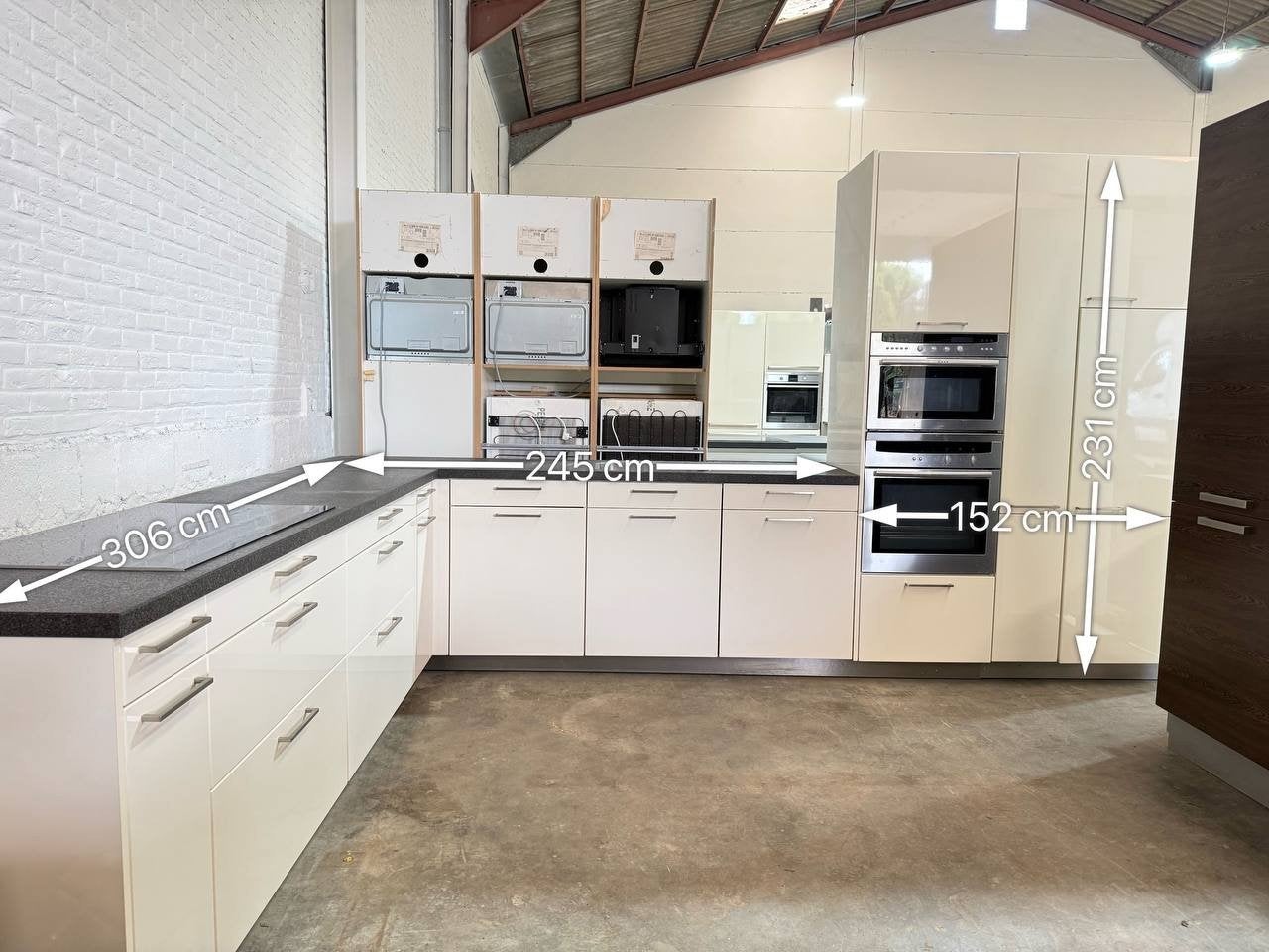 #61 SieMatic Cuisine équipée avec électroménagers, Granit ou Pierre, Brillant ou Laqué, Enlèvement, Blanc