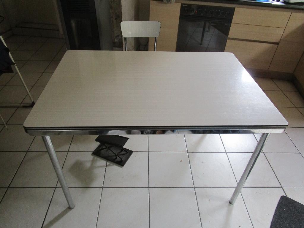 Tafel met 4 stoelen, Ophalen, 50 tot 100 cm, Zo goed als nieuw, Vijf personen of meer