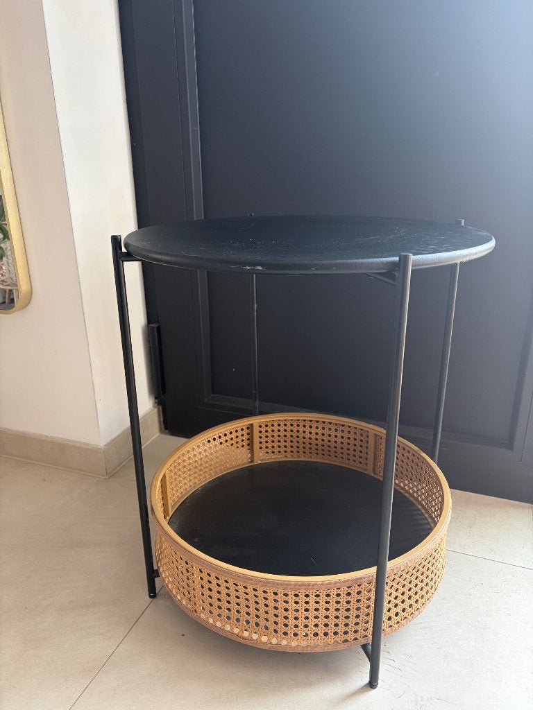 Bijzettafel rond. Zwart met onderaan webbing plateau, Ophalen, Zo goed als nieuw, Rond