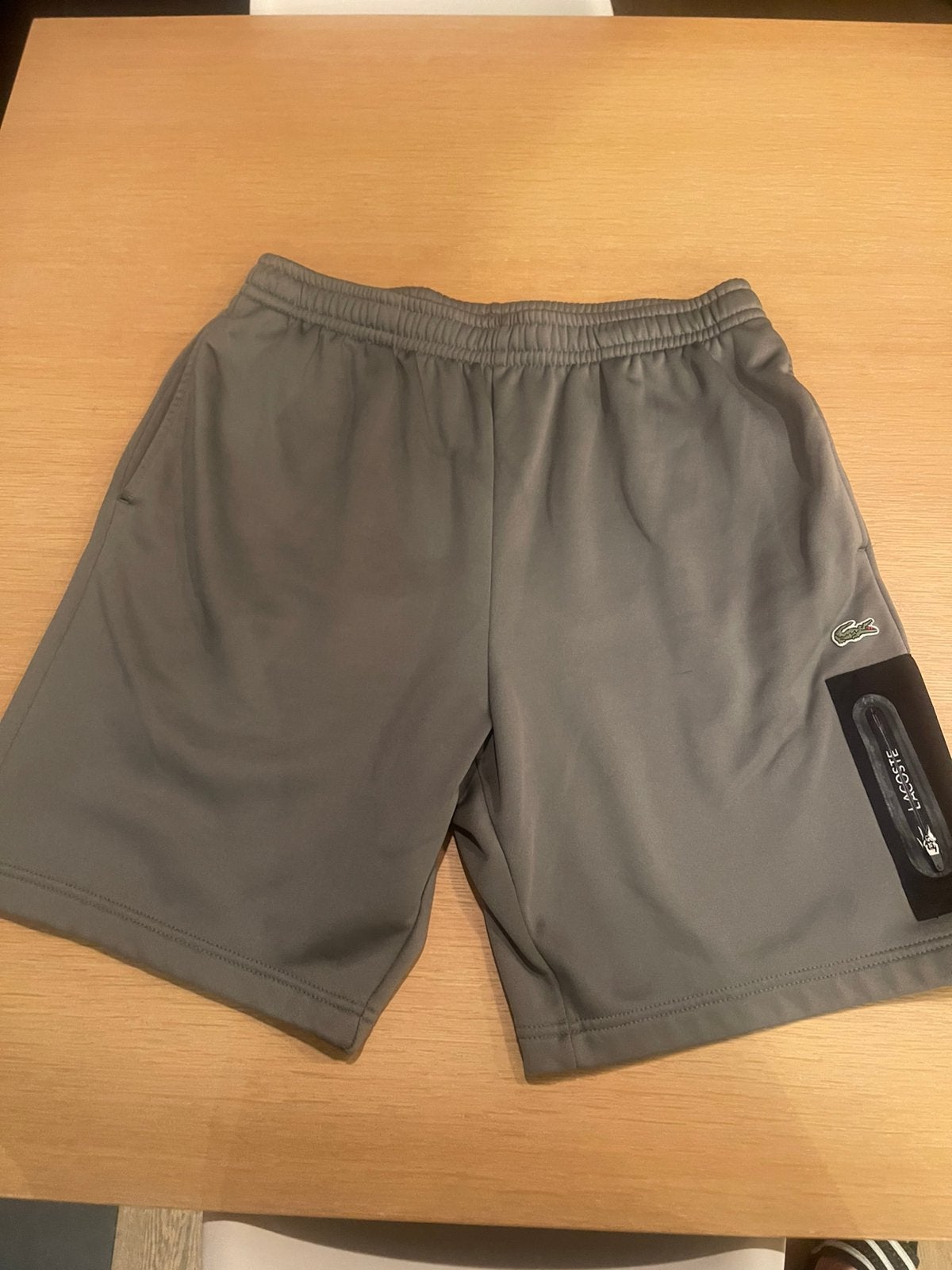 Short de jogging Lacoste, Gris, Enlèvement ou Envoi, Comme neuf, Autres types