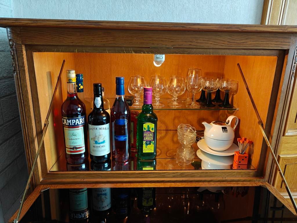 Armoire à boissons/meuble de bar en chêne avec éclairage, Maison & Meubles, Dénudé, Enlèvement