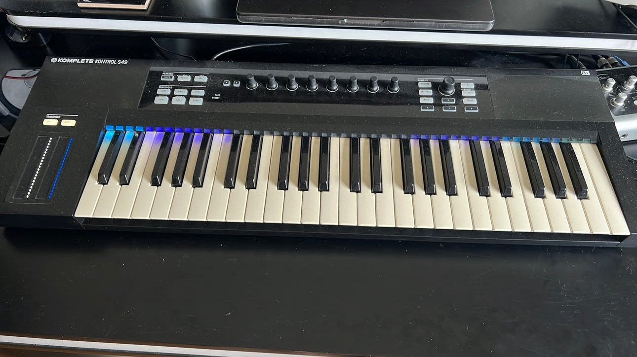 NI Komplete Kontrol S49 49 toetsen ZGAN, Autres marques, Comme neuf, Enlèvement, 49 touches