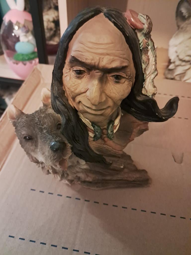 Indiaan met wolven hoofd beeld in perfecte staat, Ophalen